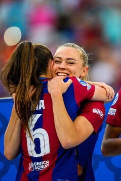 Fridolina Rolfö of Barcelona celebrates with Claudia Pina