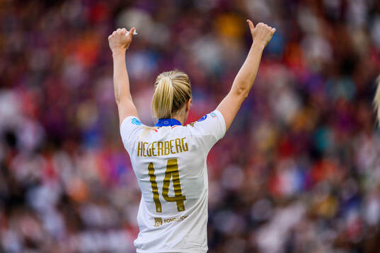 Ada Hegerberg of Lyon thanks supporters