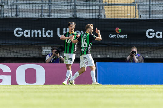 GAIS Jack Cooper-Love jublar med William Milovanovic