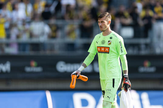 Häckens målvakt Andreas Linde deppar