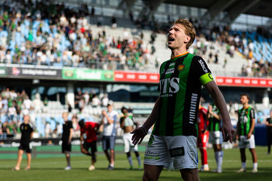 GAIS August Wängberg håller i segersång framför klacken