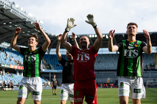 GAIS Axel Henriksson, målvakt Mergim Krasniqi och Anes