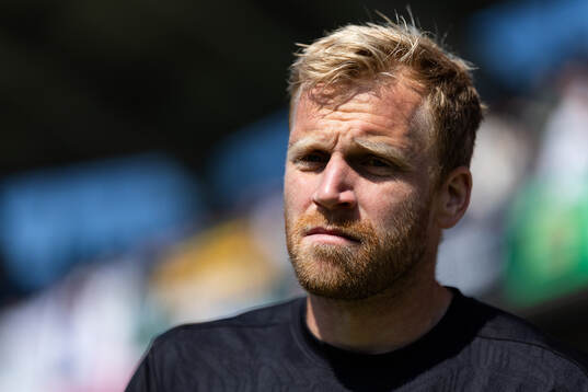 Häckens målvakt Peter Abrahamsson innan fotbollsmatchen i