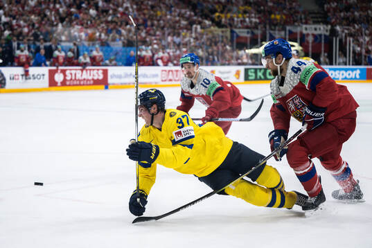 Isac Lundeström of Sweden and Jan Rutta of Czech Republic