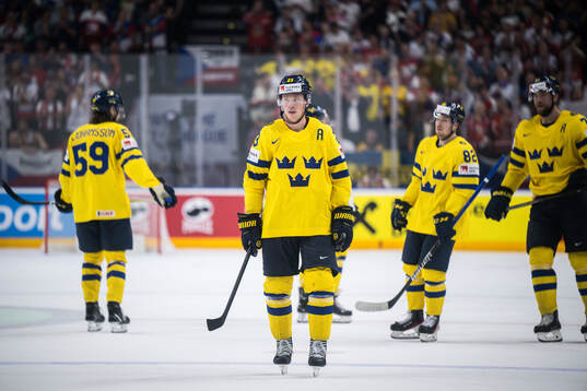Lucas Raymond of Sweden looks dejected
