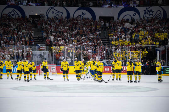 Players of Sweden look dejected