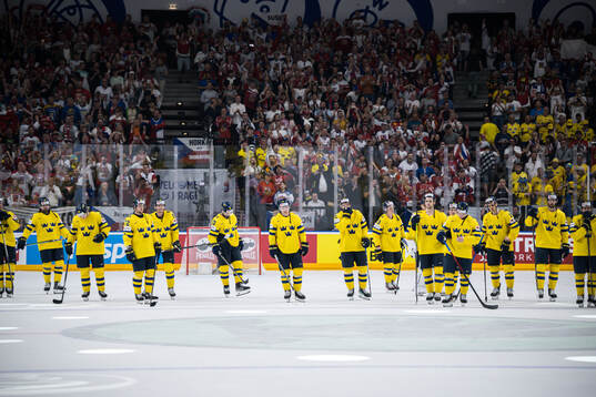 Players of Sweden look dejected