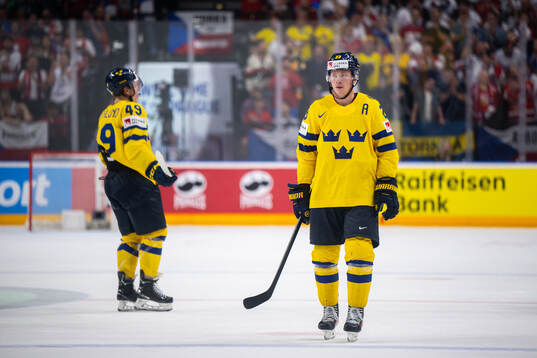 Lucas Raymond of Sweden looks dejected