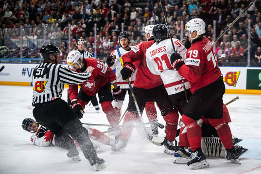 Pierre-Luc Dubois and John Tavares against Jonas