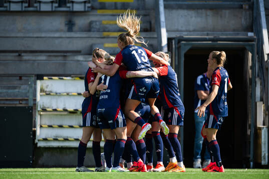FC Rosengårds spelare jublar