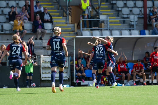 FC Rosengårds Olivia Schough jublar