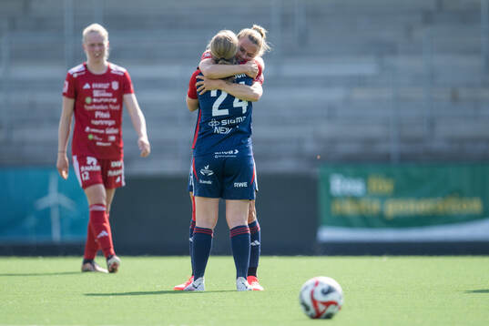 FC Rosengårds Hanna Andersson och Jessica Wik jublar med