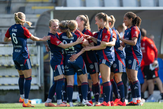 FC Rosengårds spelare jublar