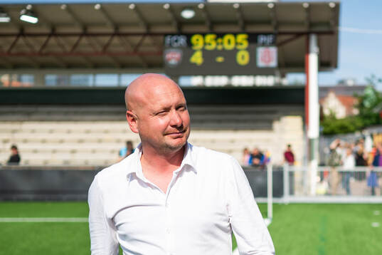 FC Rosengårds tränare Joel Kjetselberg jublar