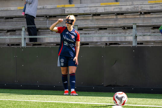 FC Rosengårds Sofie Bruun Bredgaard med mask