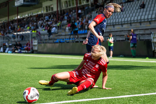 FC Rosengårds Olivia Schough och Piteås Ellen Löfqvist
