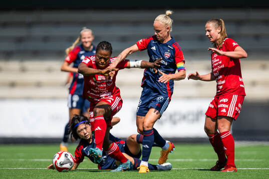 FC Rosengårds Caroline Seger och Piteås Faith Ikidi