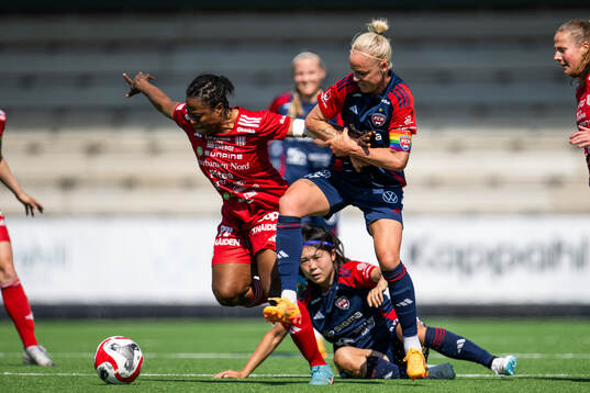 FC Rosengårds Caroline Seger och Piteås Faith Ikidi