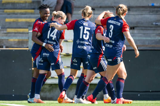FC Rosengårds Emilia Larsson och Halimatu Ibrahim Ayinde