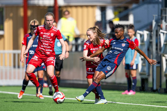 FC Rosengårds Halimatu Ibrahim Ayinde och Piteås Ásla