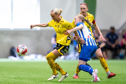 Elfsborgs Tea Skoglund och Segeltorps IFs Emma Sjöberg