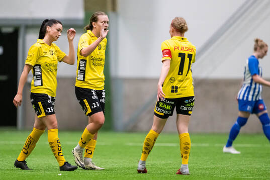 Elfsborgs Ellen Nilsson jublar med Izabella Bergström och