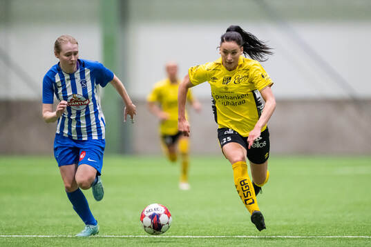 Segeltorps IFs Melina Egegård och Elfsborgs Izabella