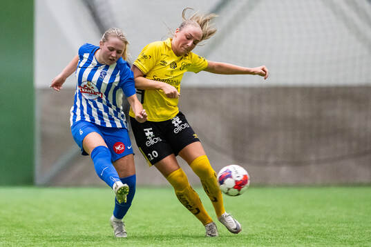 Segeltorps IFs Tuva Norell och Elfsborgs Stina jensen