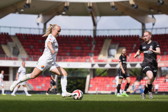 Djurgårdens Tove Almqvist och Växjö DFFs Thordis Elva