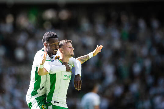 Hammarbys Shaquille Pinas och Viktor Dukanovic jublar