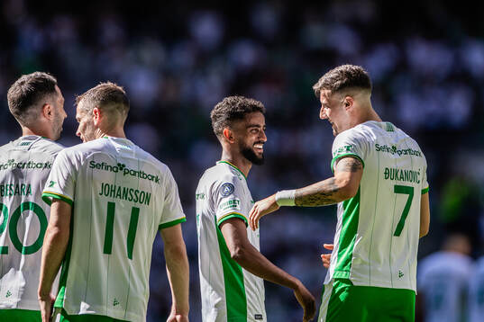 Hammarbys Tesfaldet Tekie och Viktor Djukanović jublar