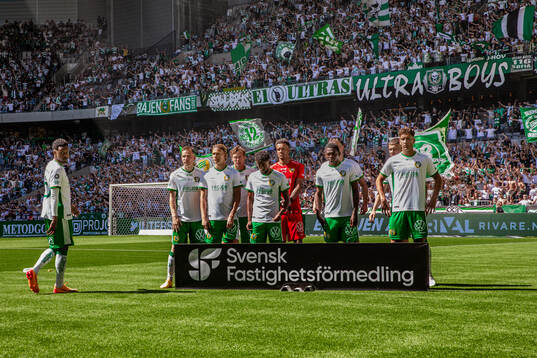 Hammarbys spelare innan fotograferingen av startelvan