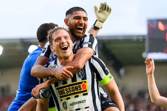 Landskronas Philip Andersson och Rassa Rahmani jublar
