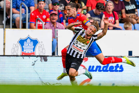Helsingborgs Ervin Gigovic och Landskronas Vincent Sundberg