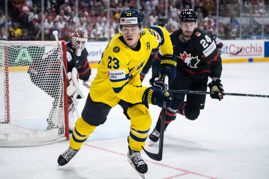 Lucas Raymond of Sweden and Jamie Oleksiak of Canada