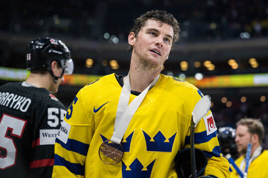 André Burakovsky of Sweden with bronze medal
