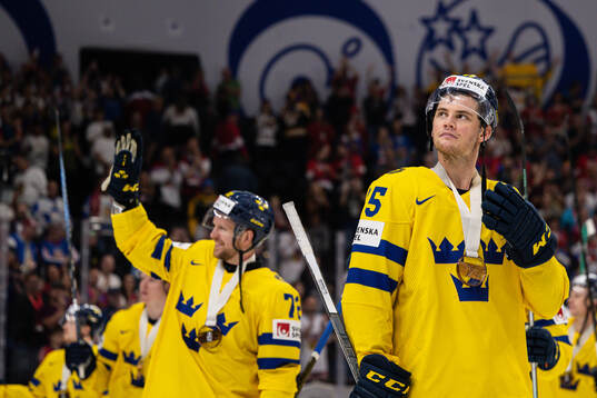 André Burakovsky of Sweden with his bronze medal