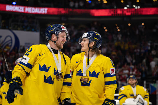 Tim Heed and Marcus Sörensen of Sweden with their bronze
