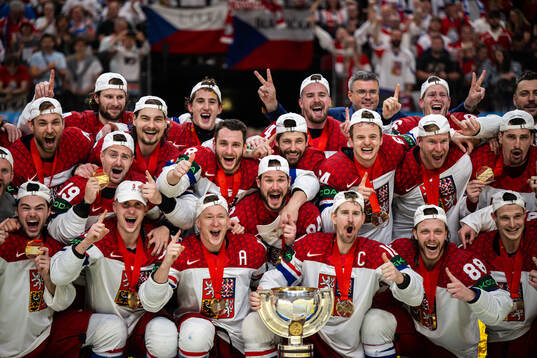 The players of Czech Republic celebrates heir gold