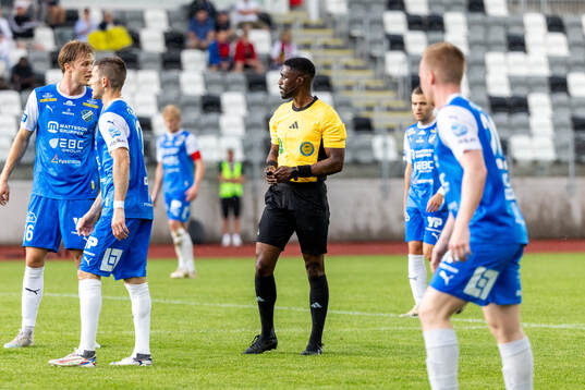 Domare Fredrik Oppong