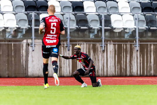 Östersunds Assiedou Yannick Armel Adjoumani har gjort 0-2