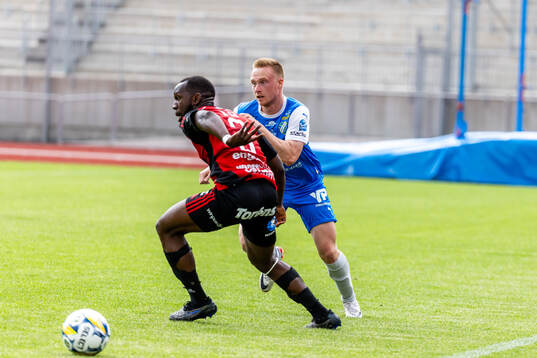 Östersunds Chrisnovic Isemoli N'sa och IK Oddevolds Adam