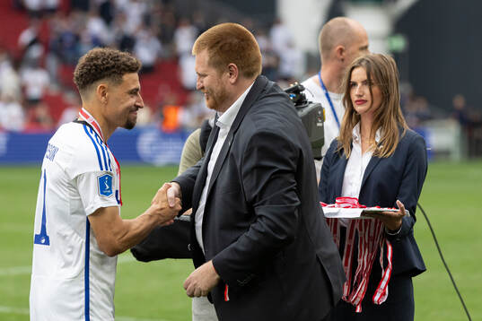 [DK=20240526: Jordan Larsson, FC København får overrakt