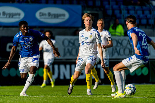GIF Sundsvalls Marcus Burman i en kamp mot Trelleborgs Abel