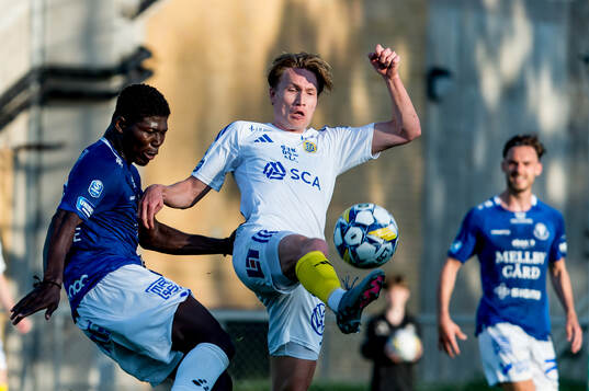 GIF Sundsvalls Marcus Burman och Trelleborgs Abel Ogwuche