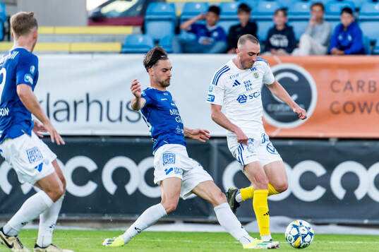 GIF Sundsvalls Dennis Olsson och Trelleborgs Felix Hörberg
