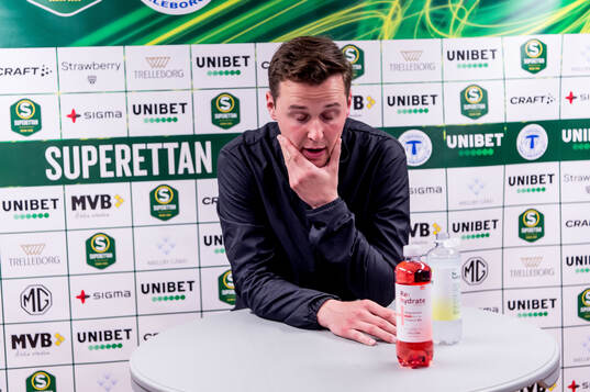 GIF Sundsvalls tränare Douglas Jakobsen deppar