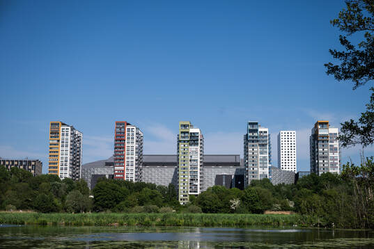 Vy över Friends Arena och Råstasjön