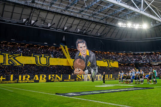 Kurt Hamrin hyllas med tifo
