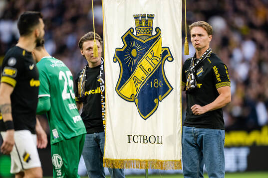 Kurt Hamrins barnbarn som fanbärare
